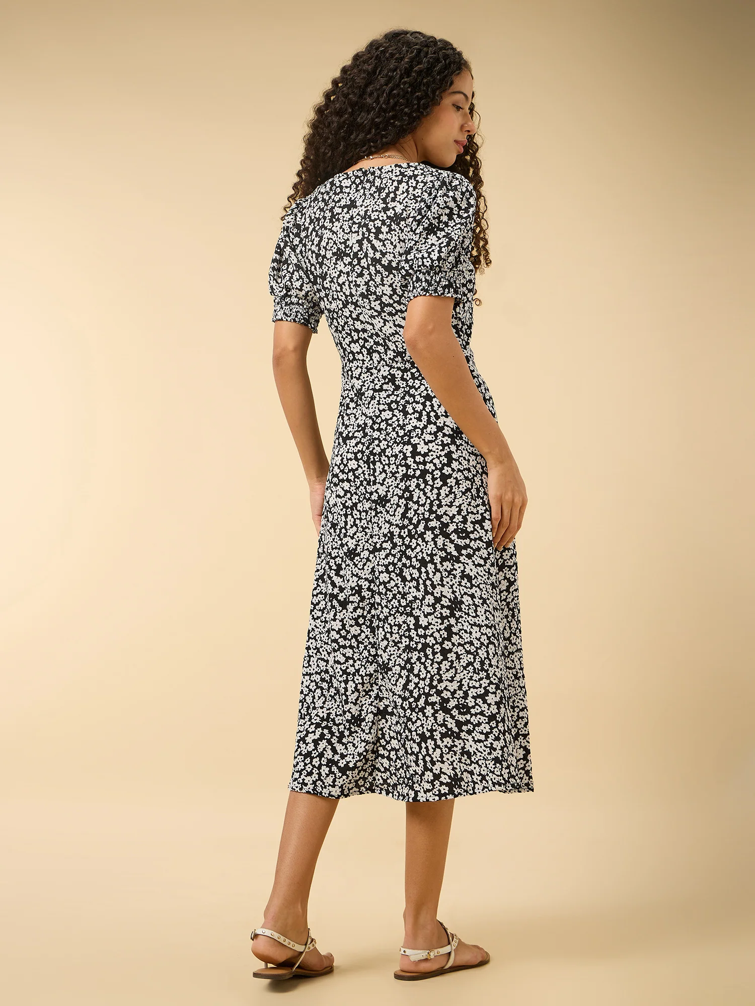 Black Aline Midi Dress With Slit Detail - Image 5