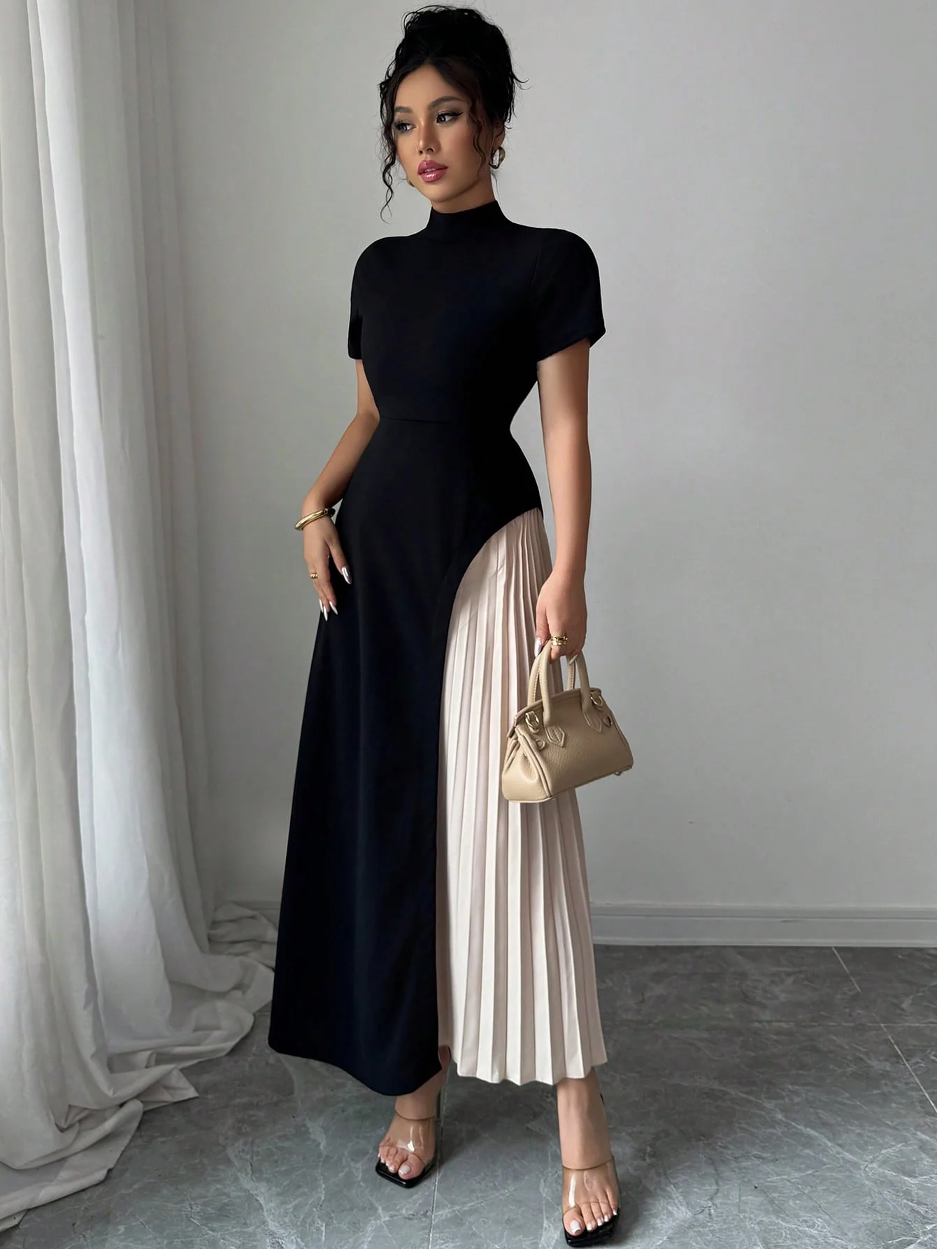 Black Block Pleat Short Sleeve Dress - Image 3