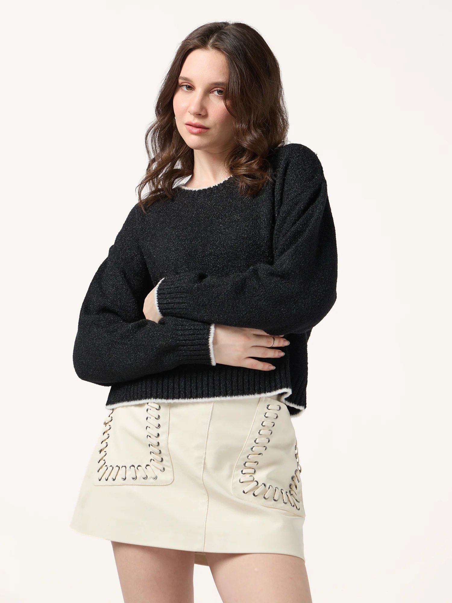 Black Contrast Binding Hem And Neck Sweater - Image 5