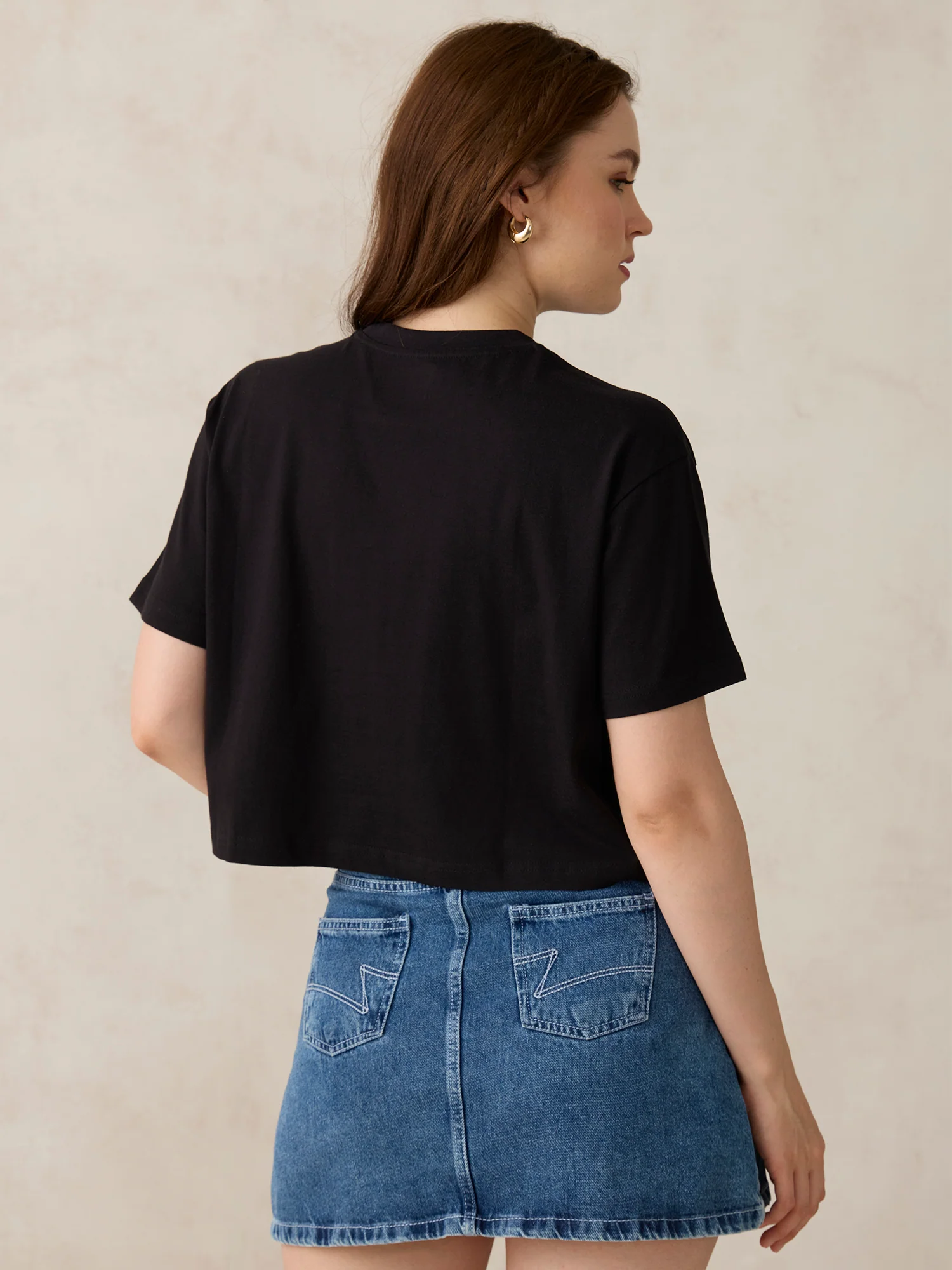 Black Cropped Graphic T-Shirt - Image 4
