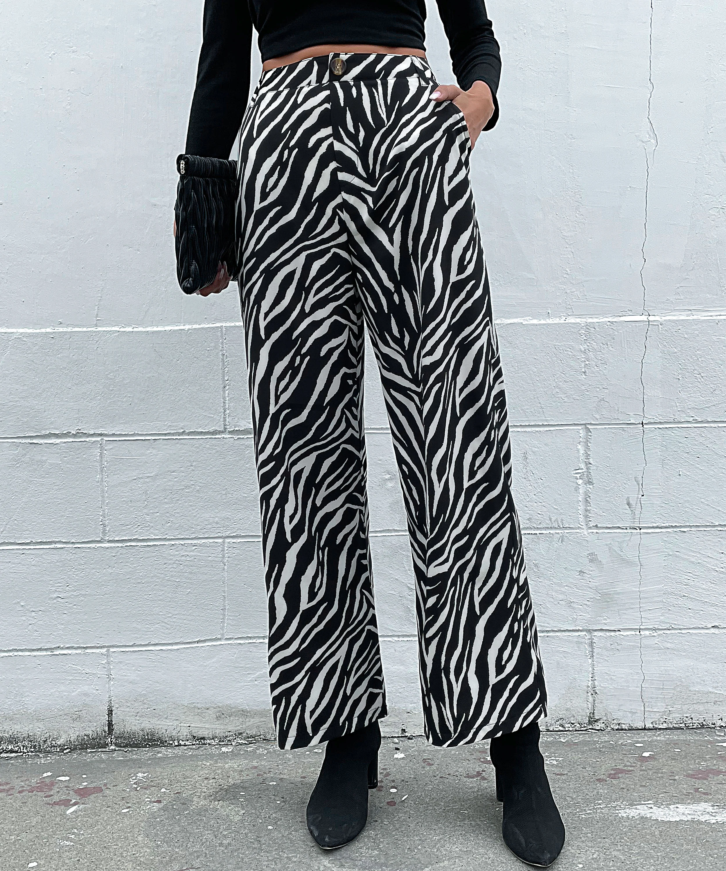 Black Printed Wide Leg Pant - Image 4