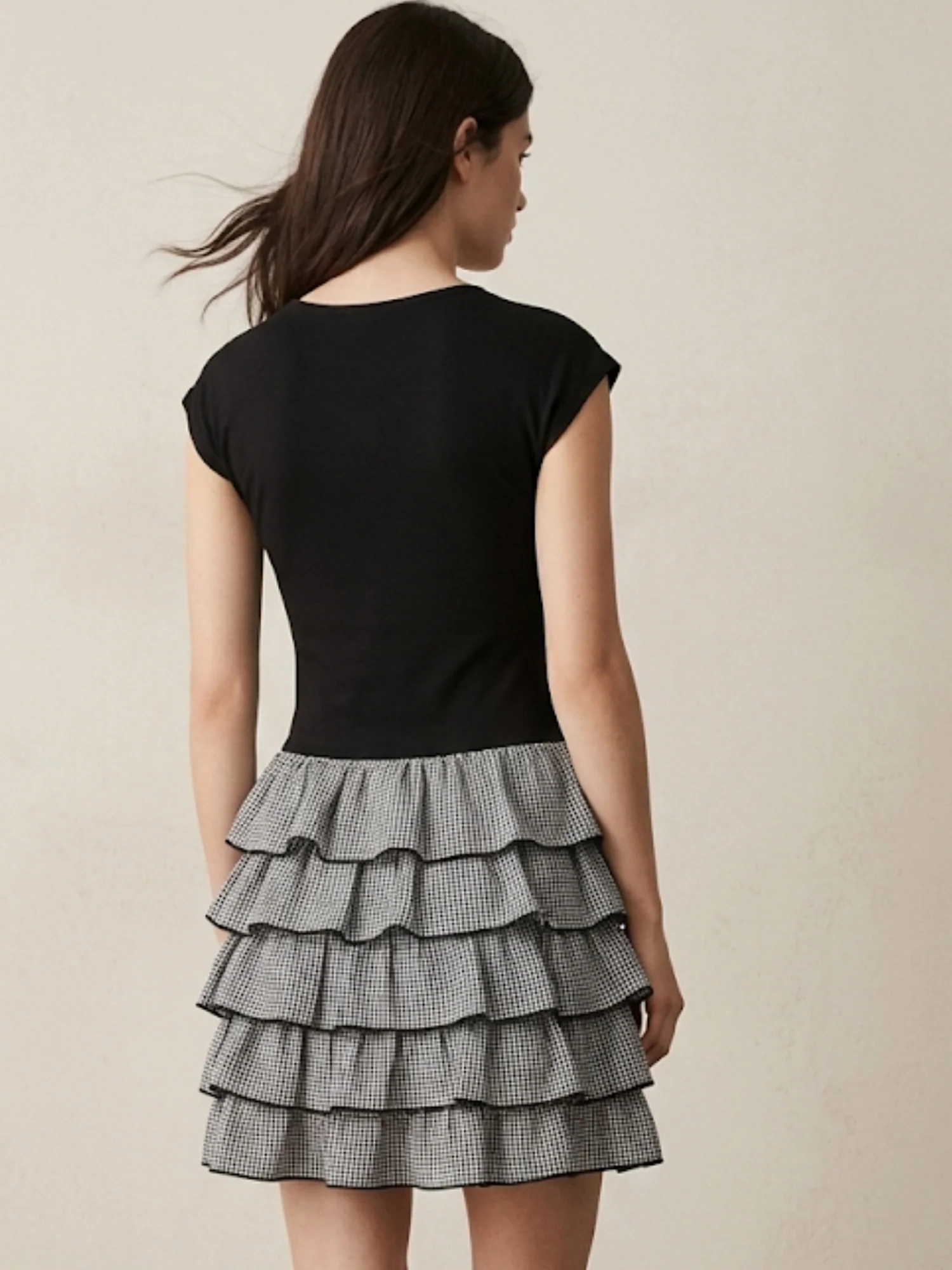 Black Short Sleeve Tiered Dress - Image 4