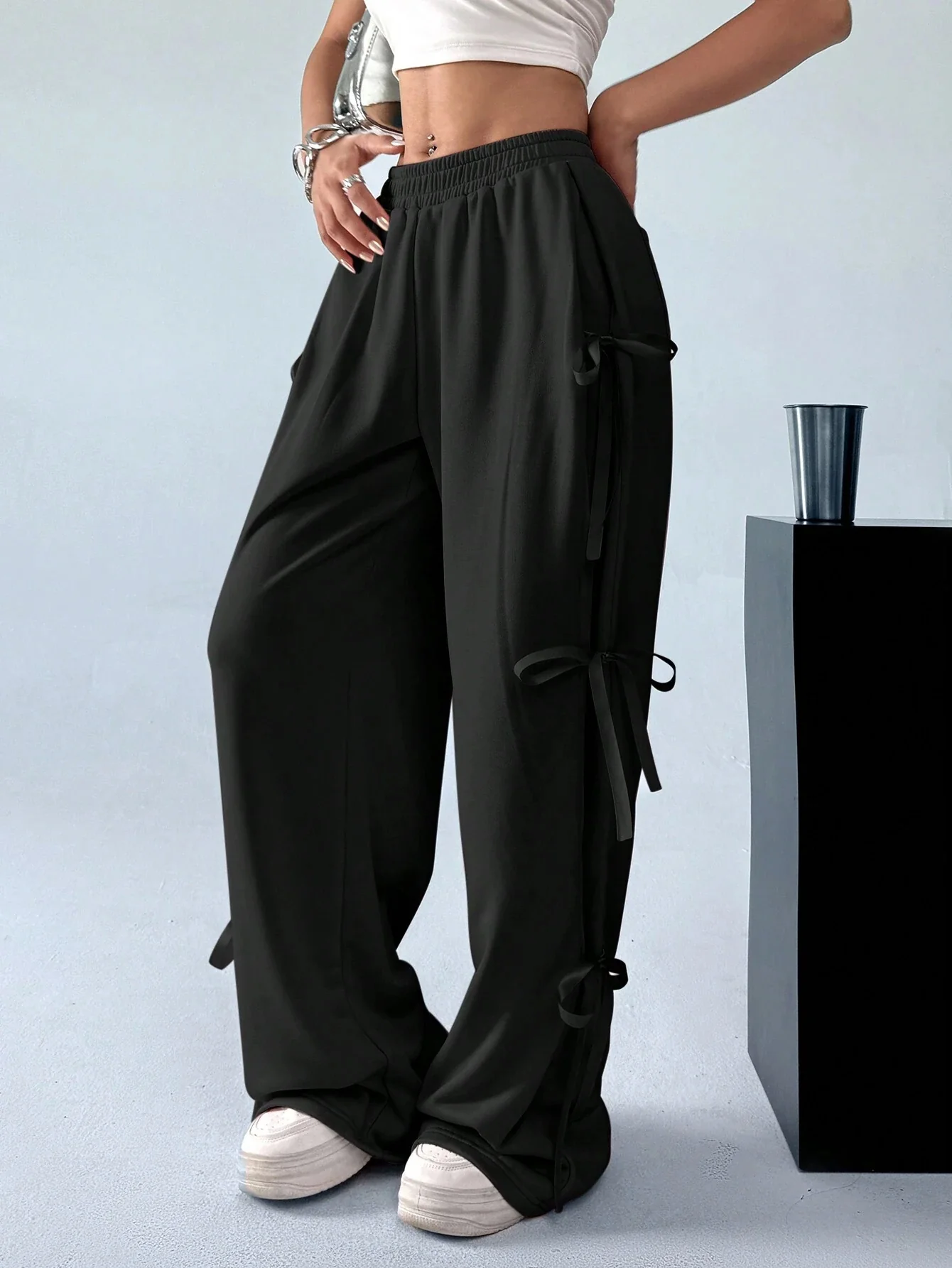 Black Side Bow Detail Sweatpant - Image 4
