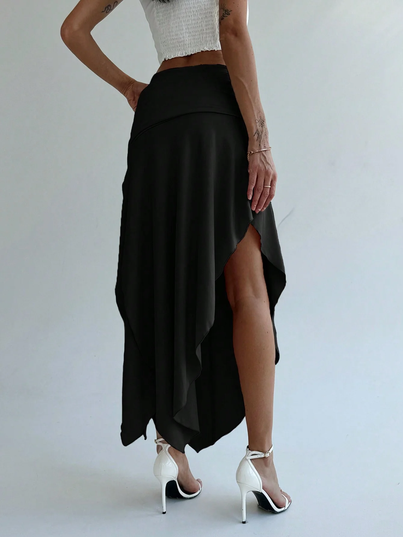 Black Waist Ruched Flared Skirt - Image 3