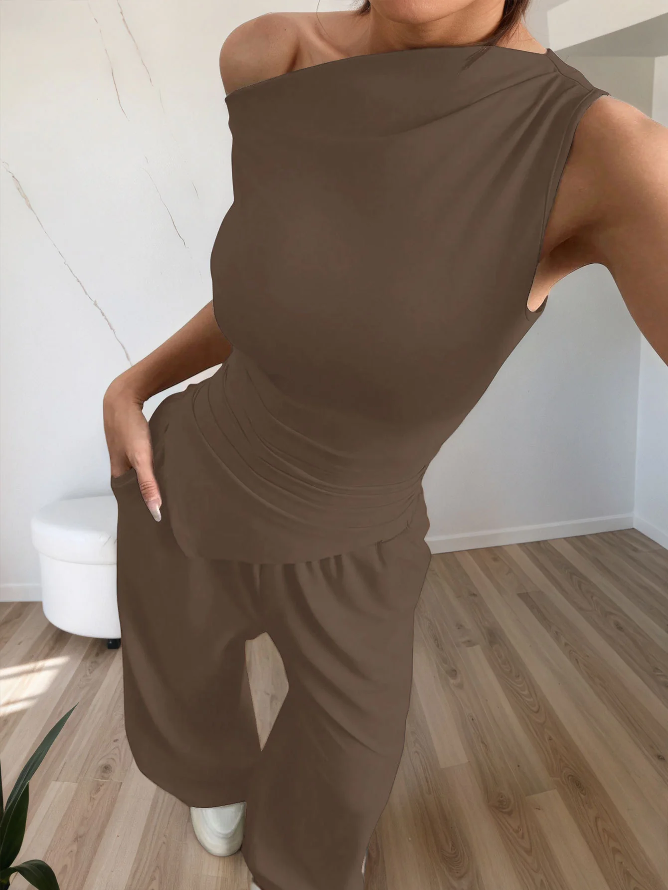 Brown One Shoulder Sleeve Asymmetrical Top And Pant Set - Image 3