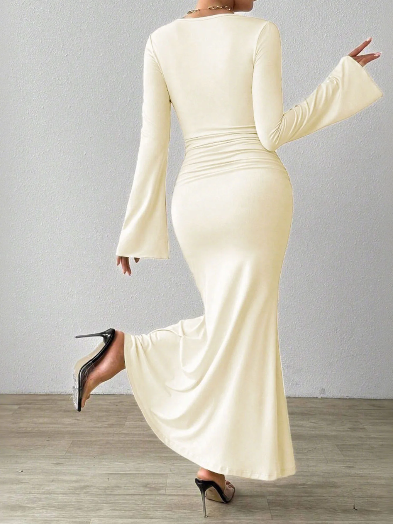 Cream Sweetheart Neck Bell Sleeve Dress - Image 2