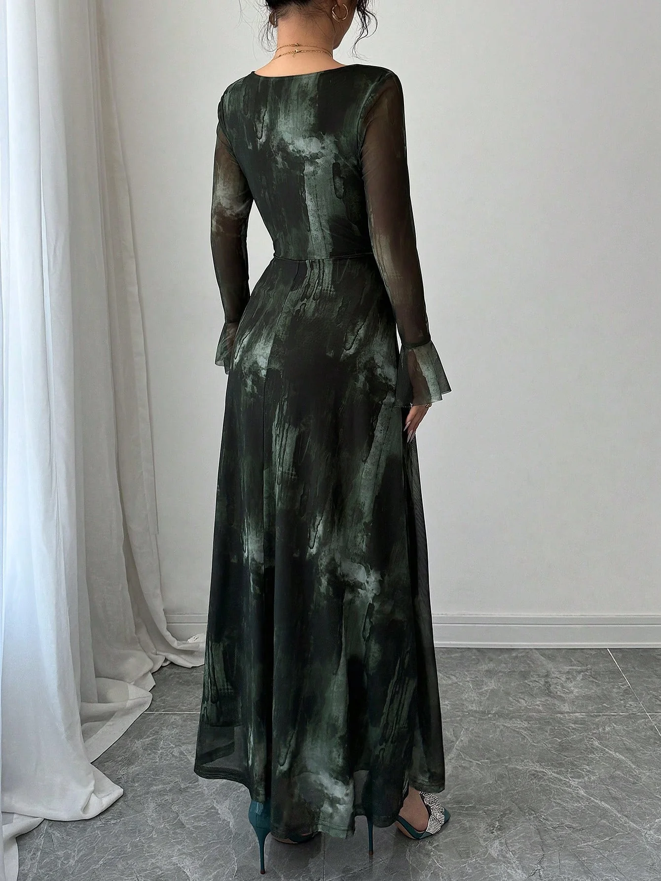 Green Sweetheart Neck Flare Sleeve Maxi Dress - Image 2