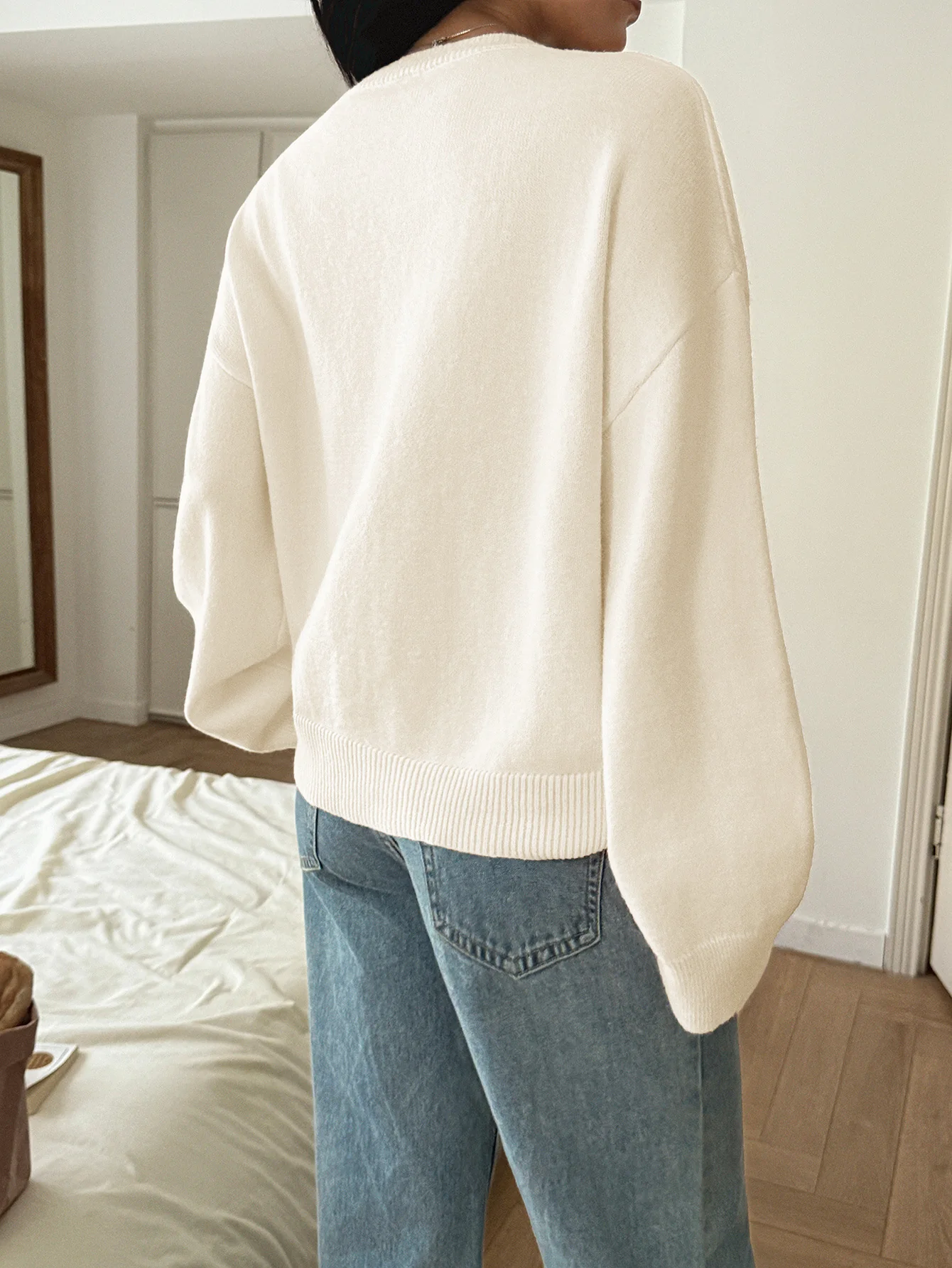 Off White Full Sleeve V Neck Relaxed Sweater - Image 2