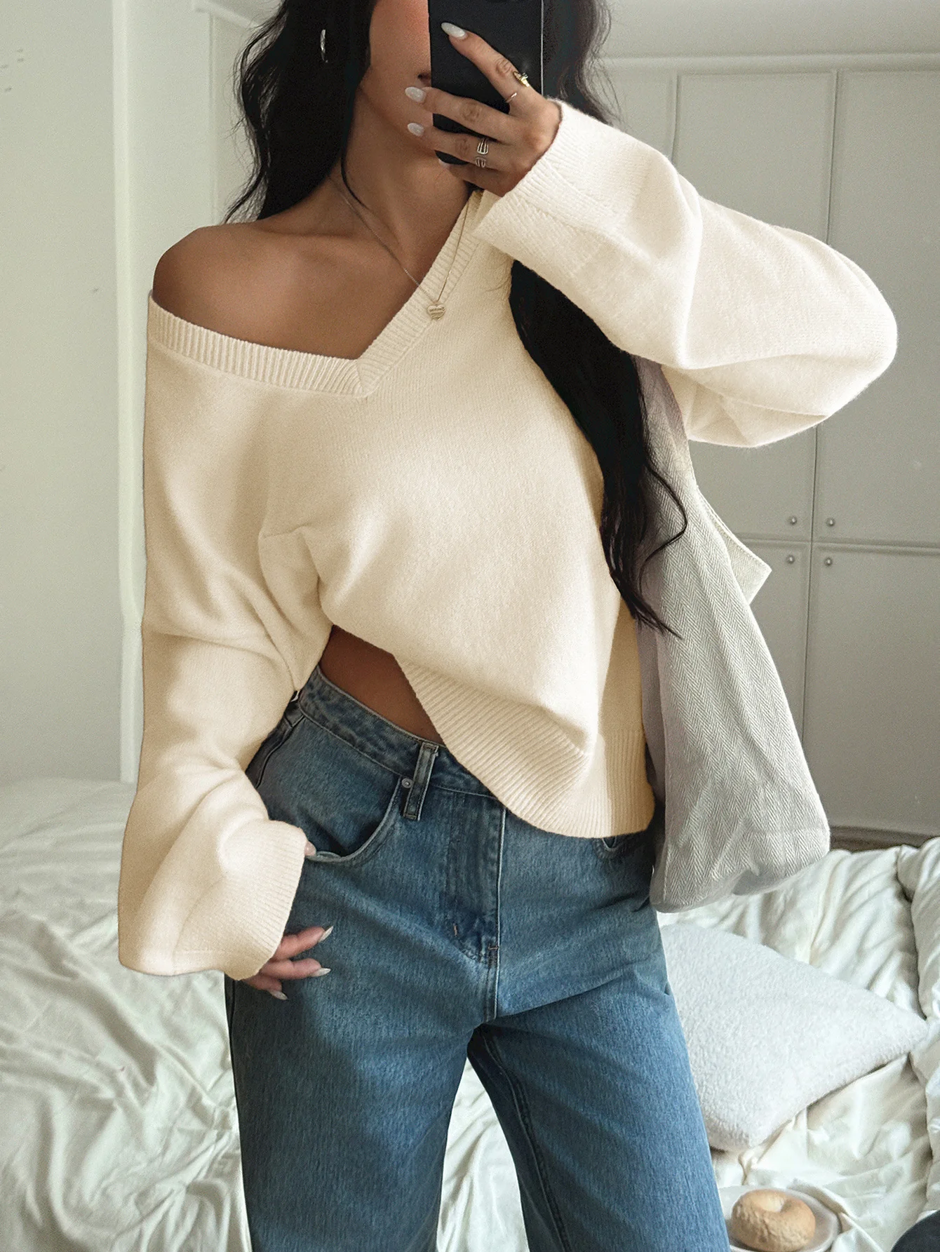 Off White Full Sleeve V Neck Relaxed Sweater - Image 3