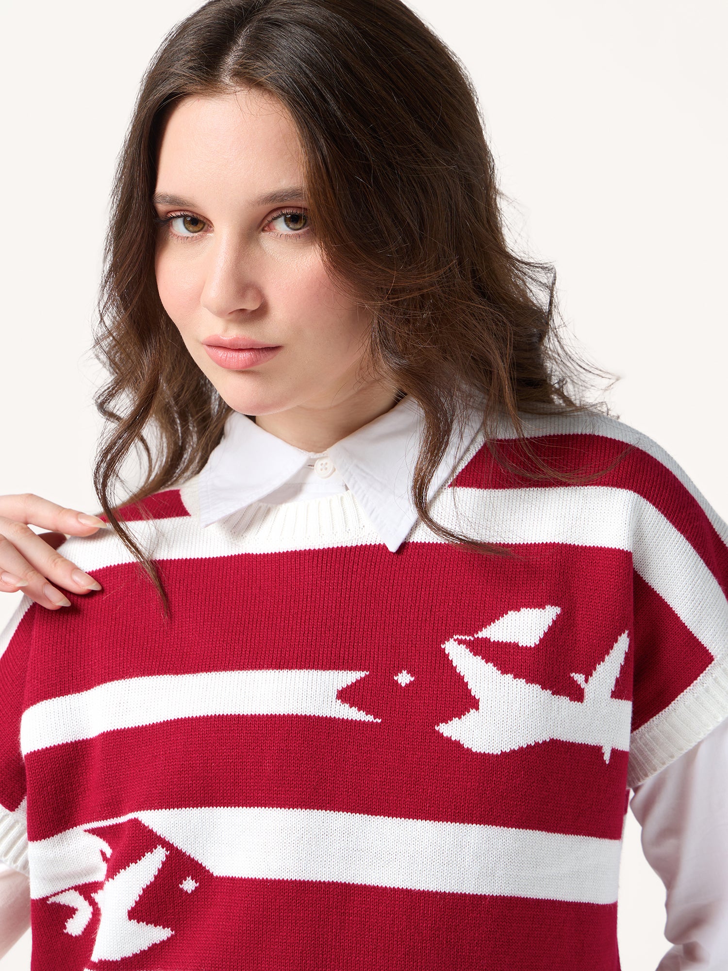 Red Relaxed Cropped Graphic Sweater - Image 2