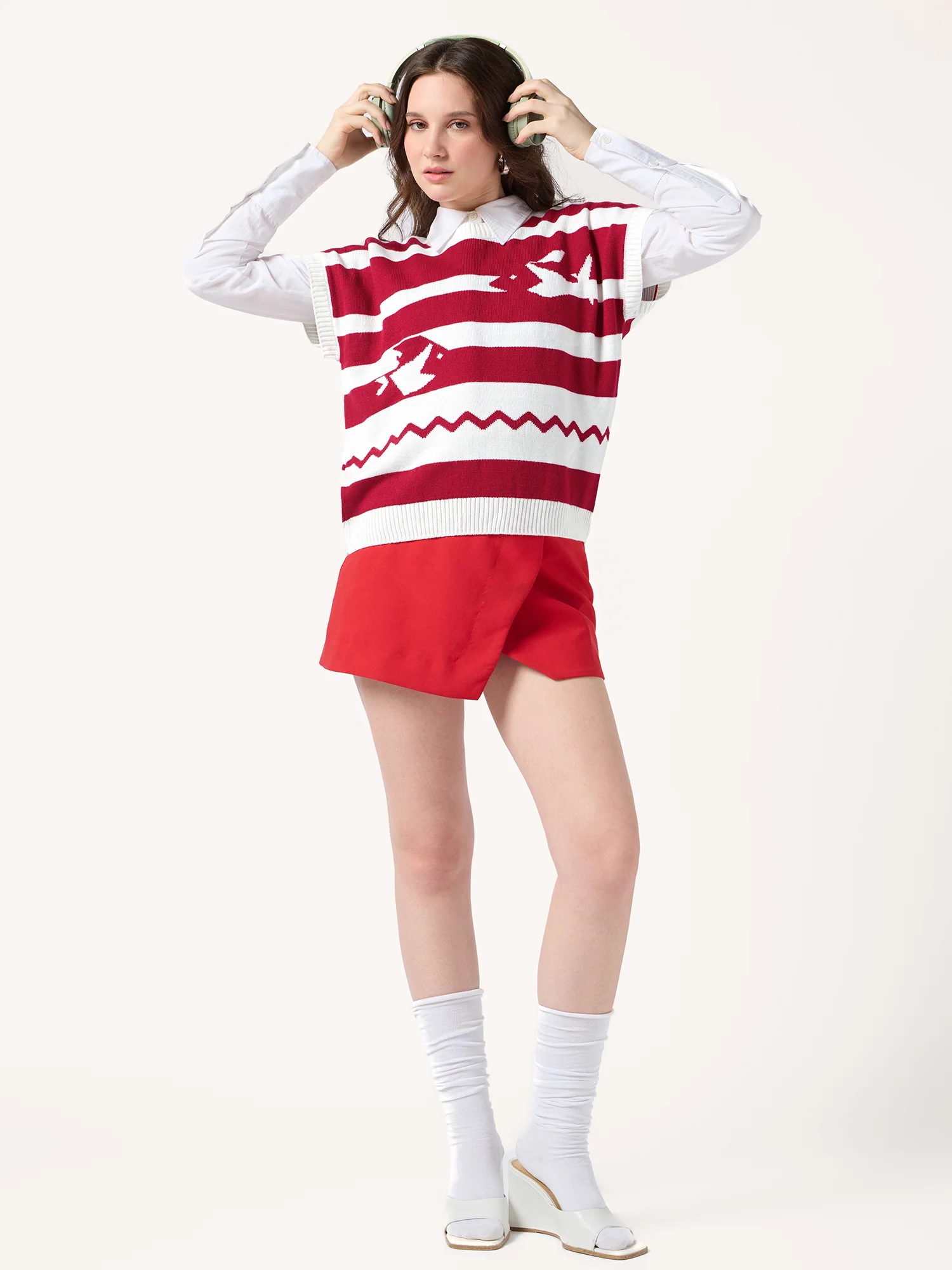Red Relaxed Cropped Graphic Sweater - Image 3