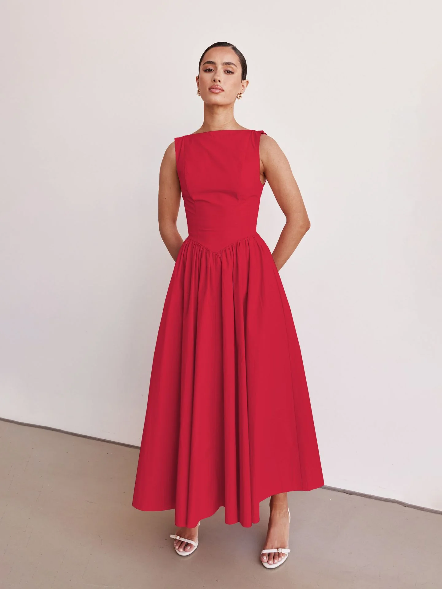 Red Sleeveless Solid Flared Dress - Image 3