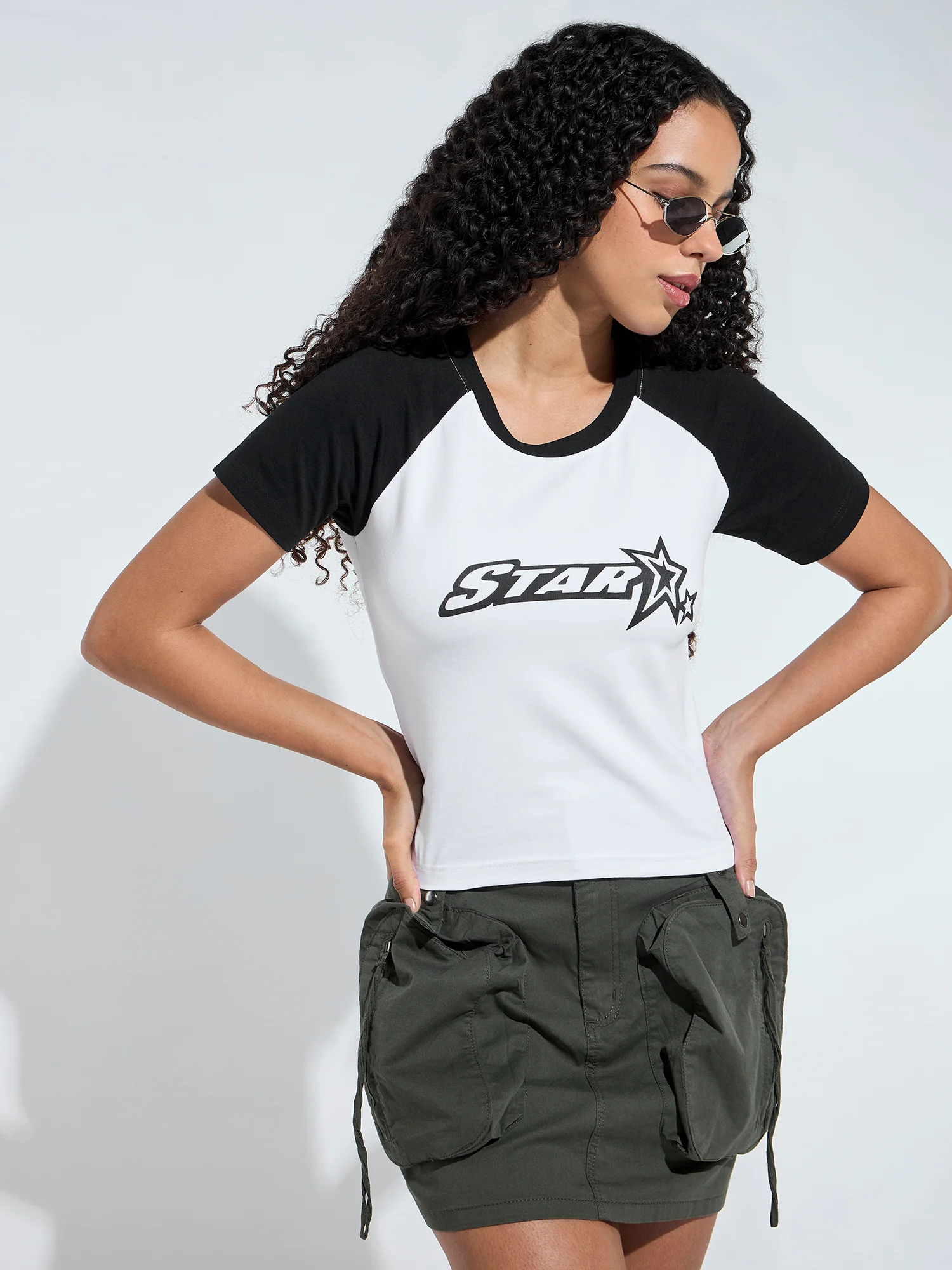 White Crew Neck Graphic Tshirt - Image 5