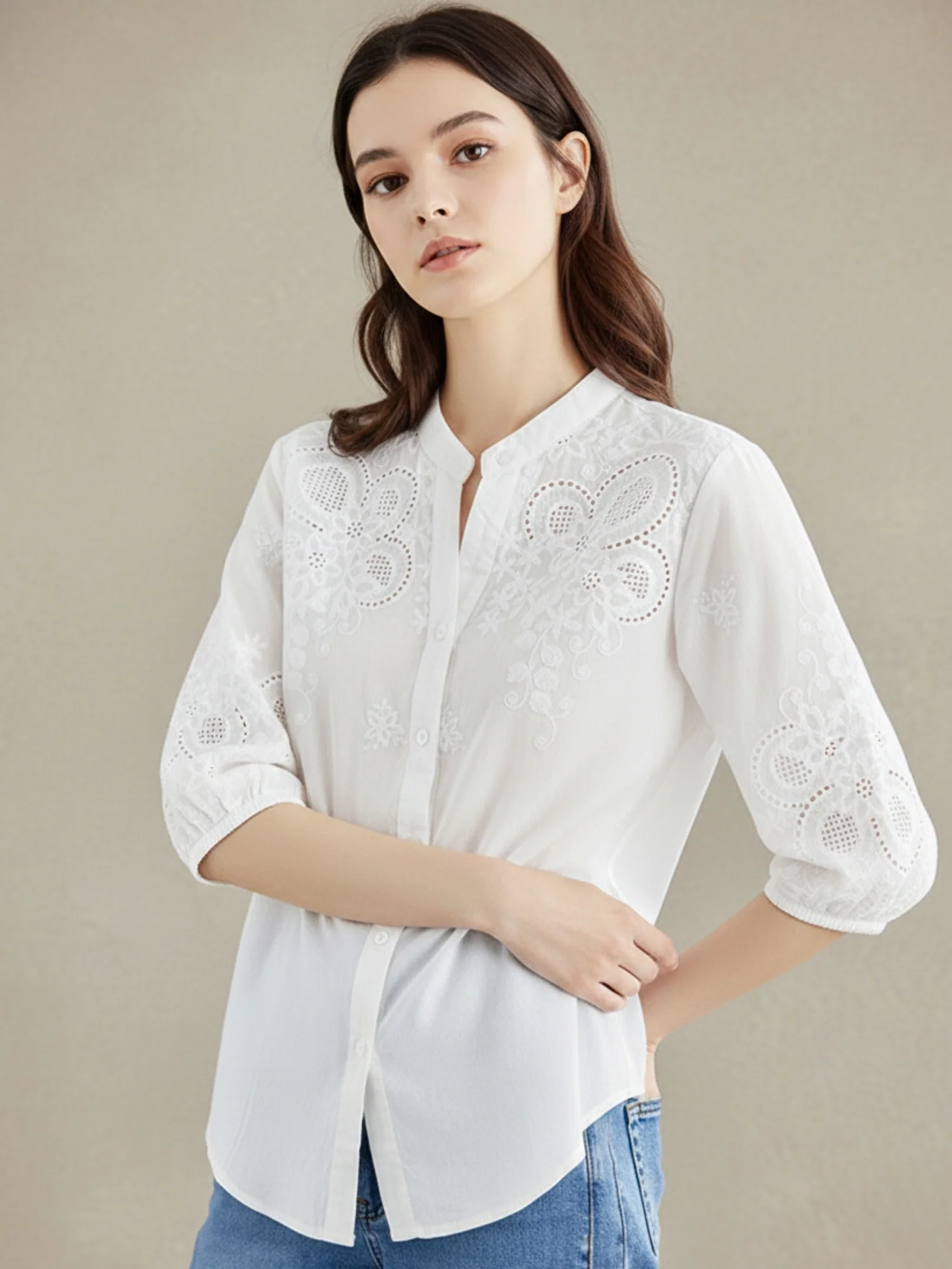 White Textutured Mandarin Collared Solid Blousson - Image 3